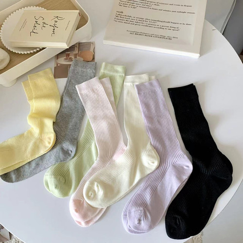 Ultra-thin, breathable mid-calf socks in solid colors—perfect for summer walkways! Women's JK-style puffy socks with vertical stripes, offering excellent breathability and sweat-wicking performance.
