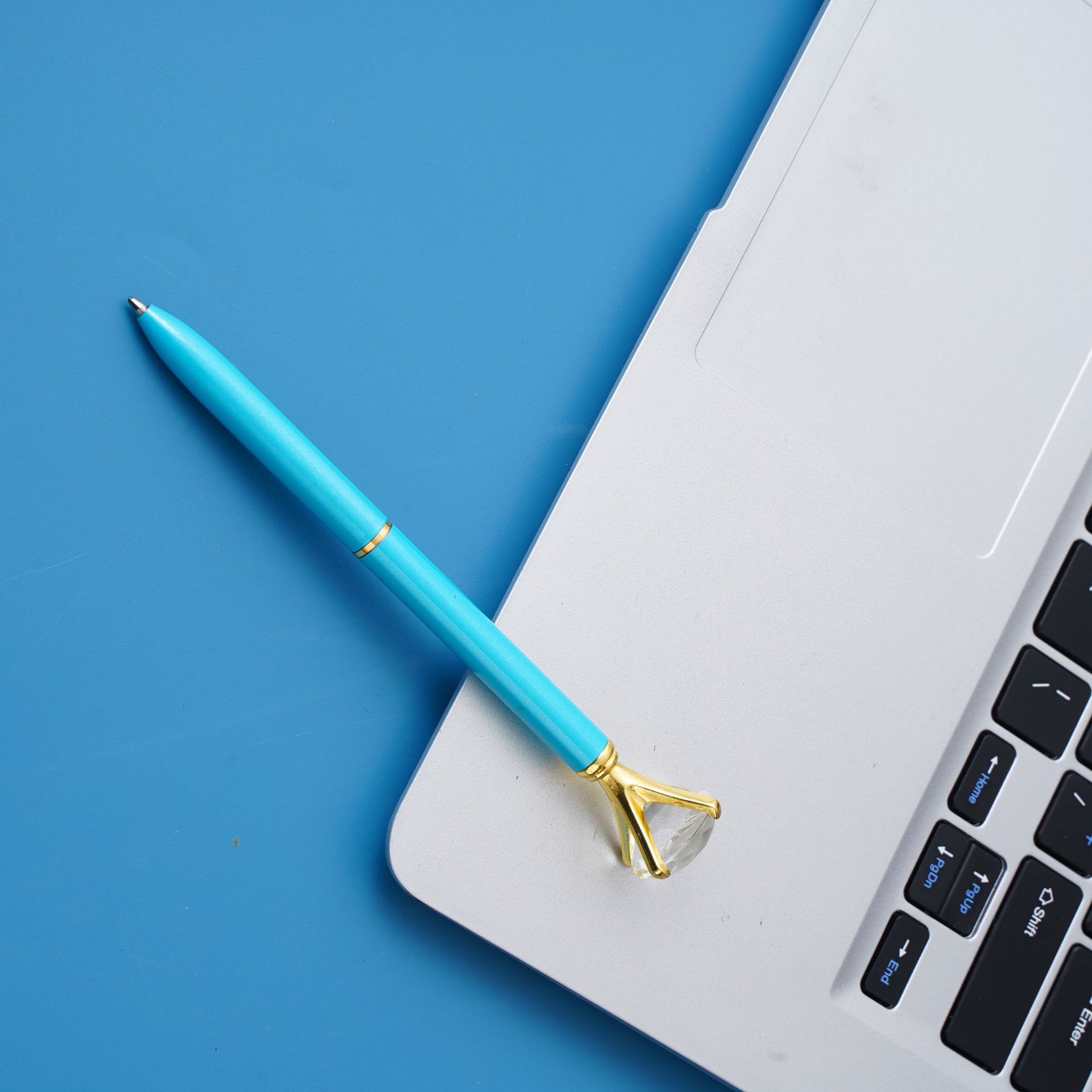 Fábrica al por mayor multicolor en stock bolígrafo de diamantes ins estilo Oficina pluma de metal Logotipo de impresión