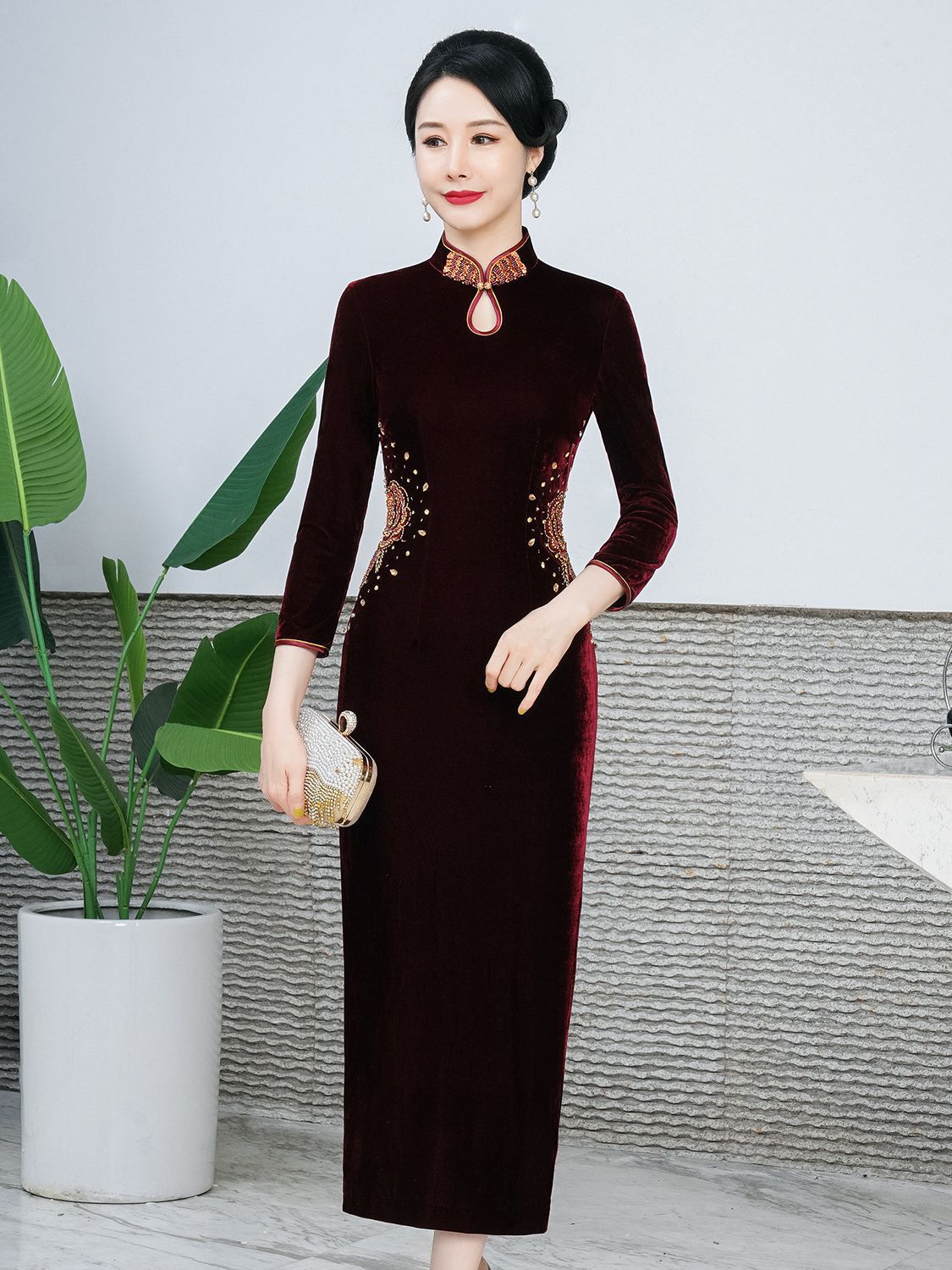 Branded velvet cheongsam