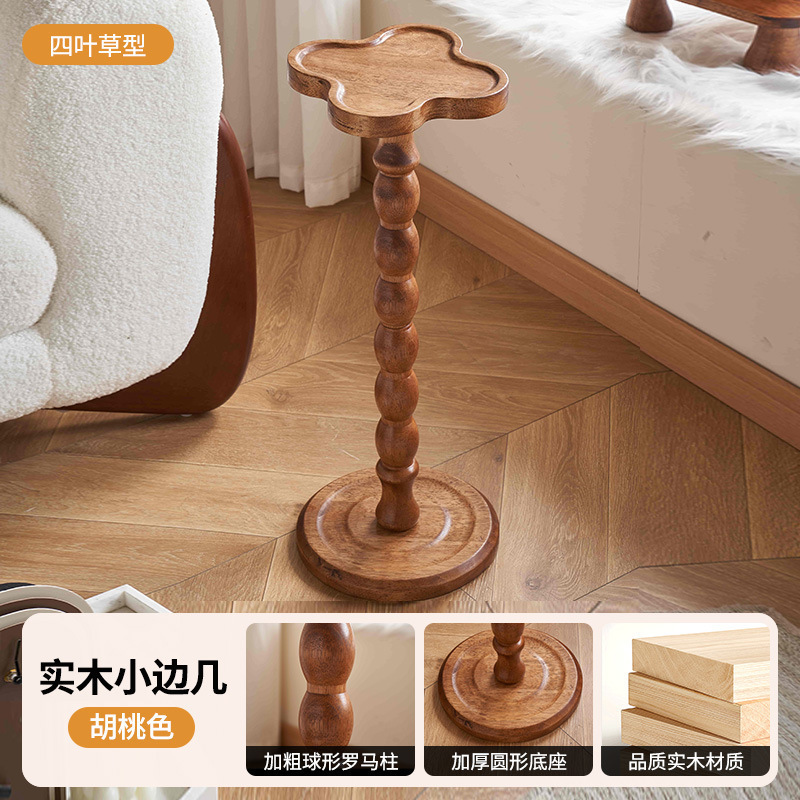 燭台の小さい辺のいくつかの木のレトロな角のいくつかの軽い豪華なミニソファーのそばの杯のいくつかのベッドの頭の移動可能な物置棚|undefined