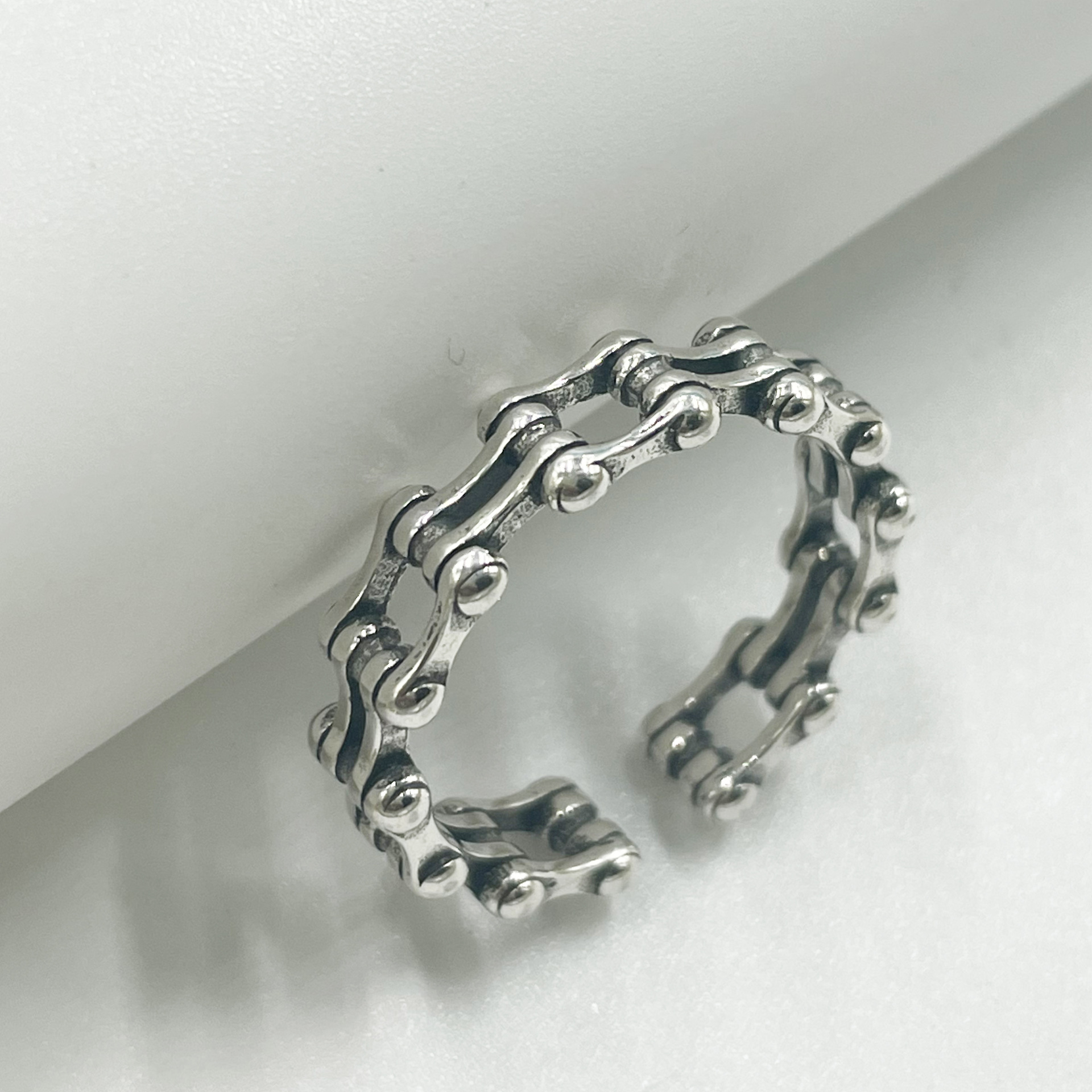 Brand retro fashionable ring