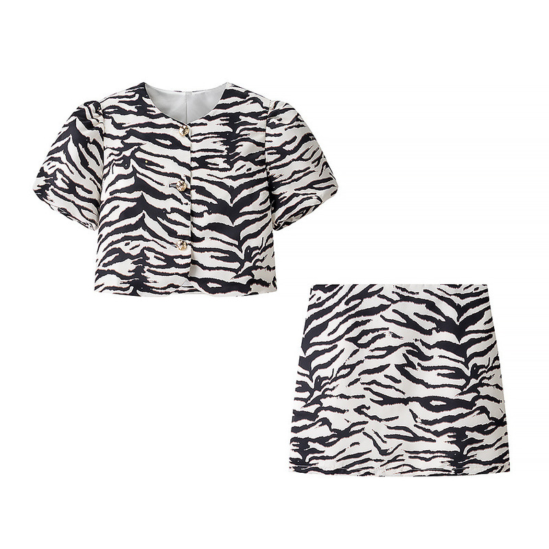 Spring and Autumn Suits, New Patterned Tops and Skirts, Stylish and Fashionable Korean Style Casual Two-Piece Suits for Small People Spring and Autumn Suits, New Patterned Tops and Skirts, Stylish and Fashionable Korean Style Casual Two-Piece Suits for Small People
