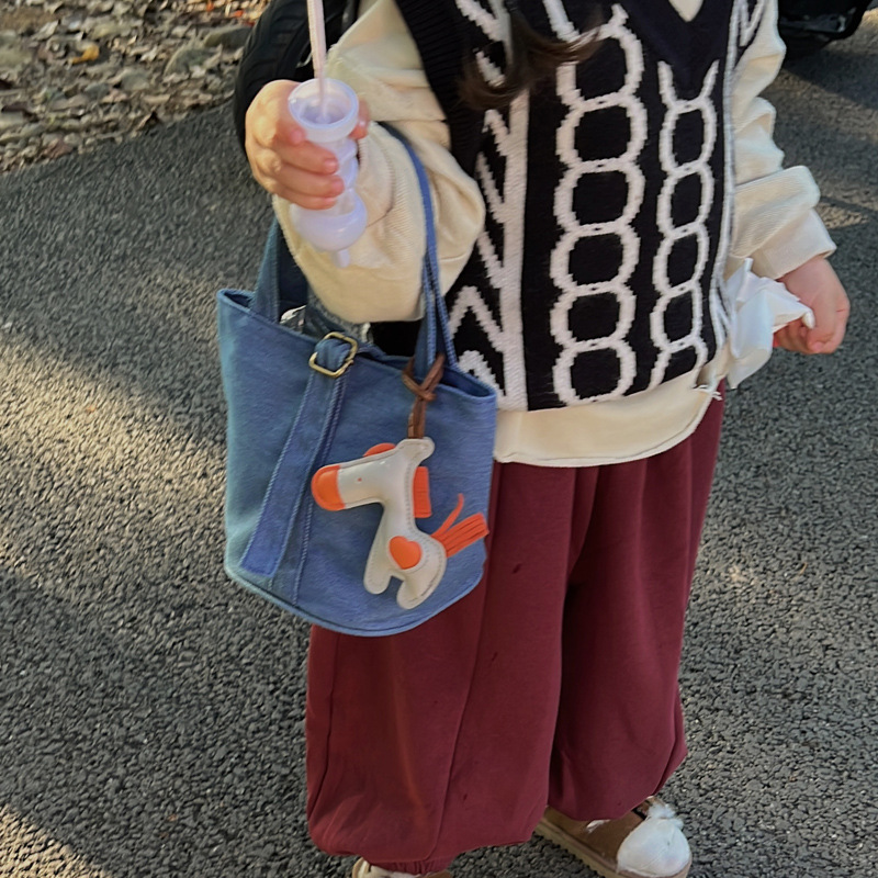 Bolso de mezclilla lindo de los niños de las mujeres 2023 Otoño Nuevo estilo coreano bolso de cubo de tela de color sólido para niños