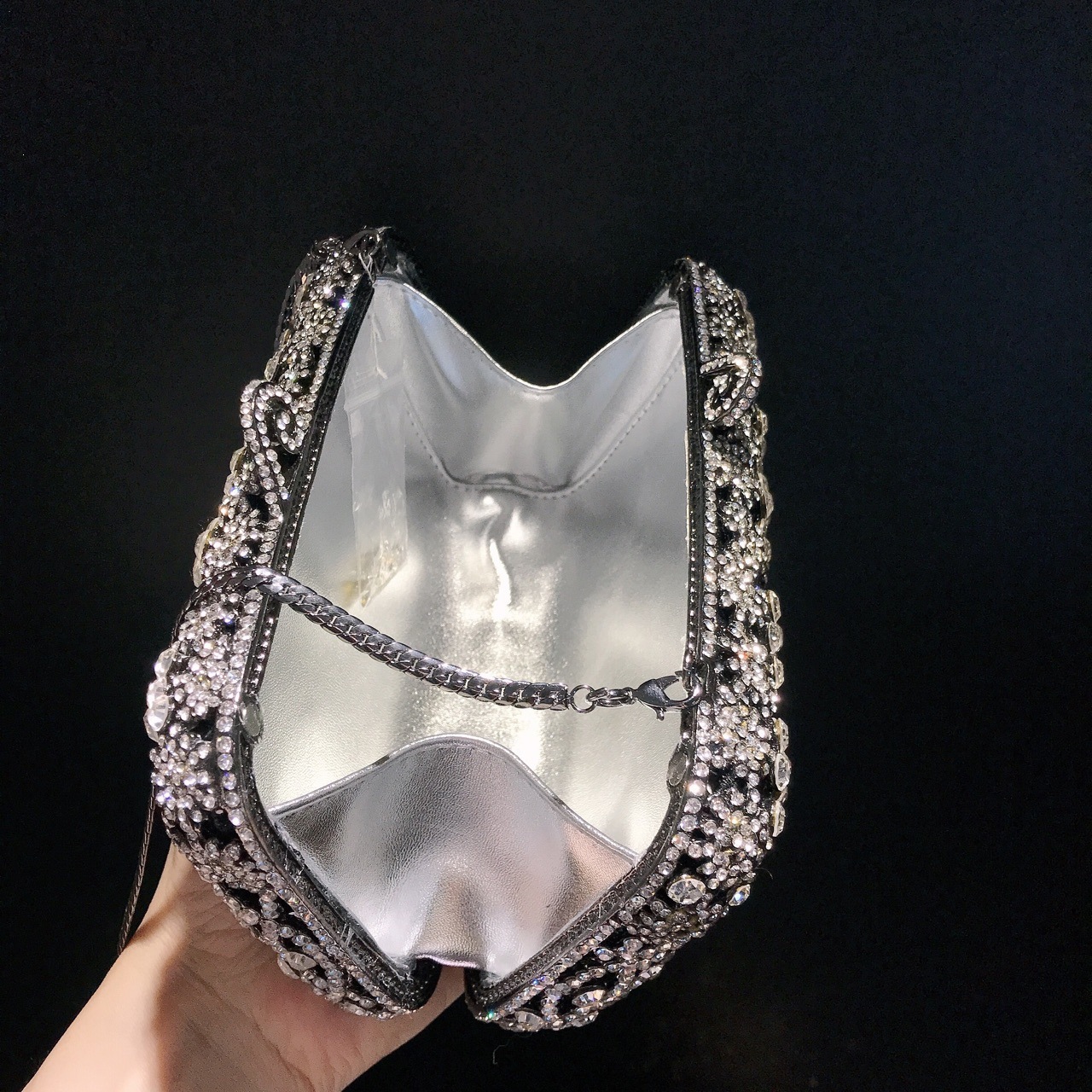 Nuevo paquete de cena de diamantes de la industria pesada hueca transfronteriza, vestido de banquete europeo y americano, bolsas de diamantes llenas de mano, nuevo embrague