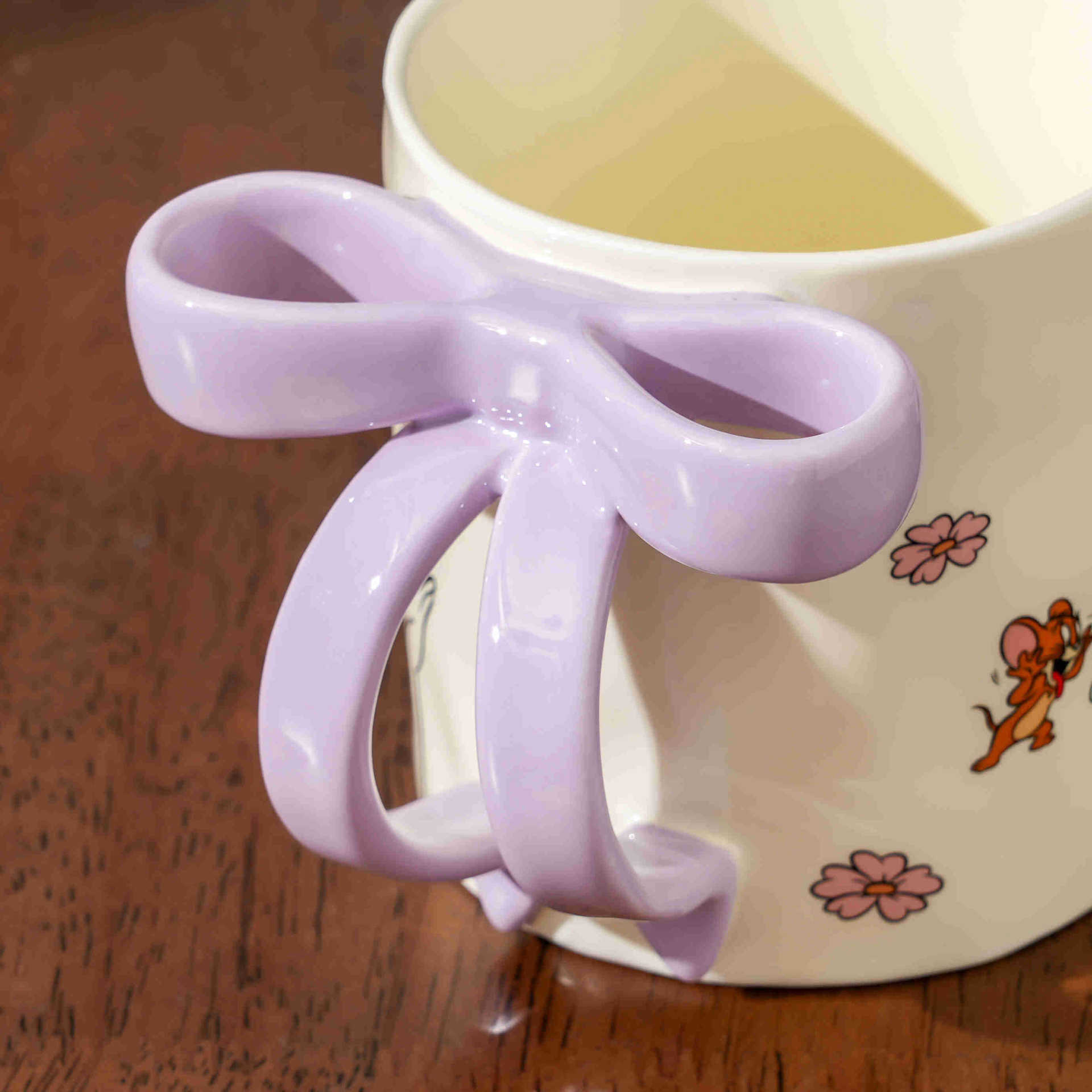 Gato y ratón tazas de marca de dibujos animados encantadores copas de agua tazas de cerámica domésticas tazas de café de oficina de alto valor facial