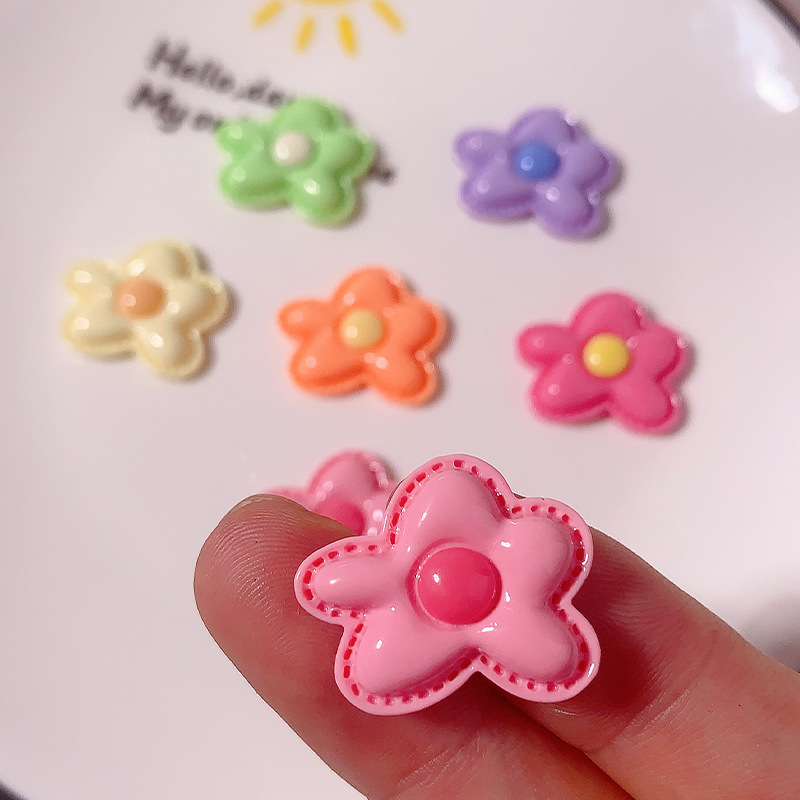 Pequeño tamaño diy flor de dopamina accesorios de resina crema para el cabello taza de agua pegada agujero zapatos colgantes hechos a mano al por mayor