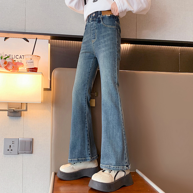 Girls' jeans, spring and autumn 2026 new style, fashionable stretchy flared pants for medium and large children.