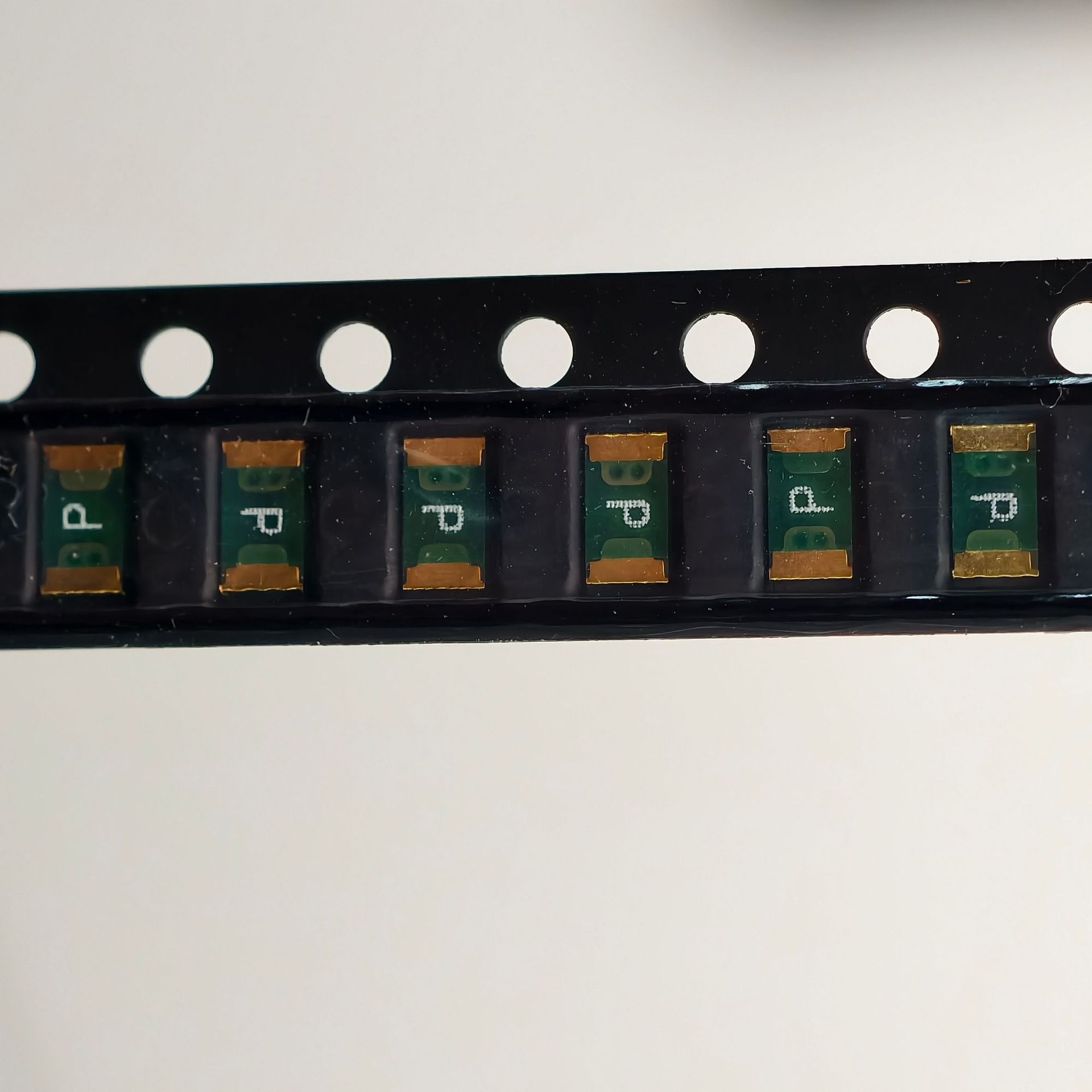 泰科 现力特NANOSMD350LR-2 自恢复保险丝 1206/3216 3.5A 6V