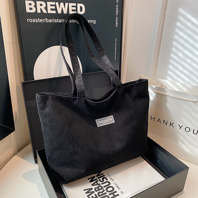 2024 invierno nuevo nicho de diseño bolso de hombro bolso de moda personalidad simple bolso de mujer para trabajar bolso de mujer