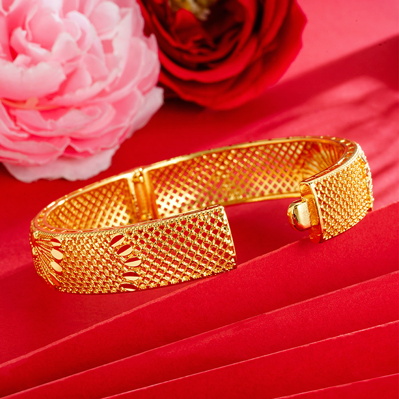 Pantalla abierta de pavo real pulsera hueca Vietnam arena hebilla de oro pulsera hombres y mujeres pulsera de borde ancho joyería de la boda al por mayor en stock