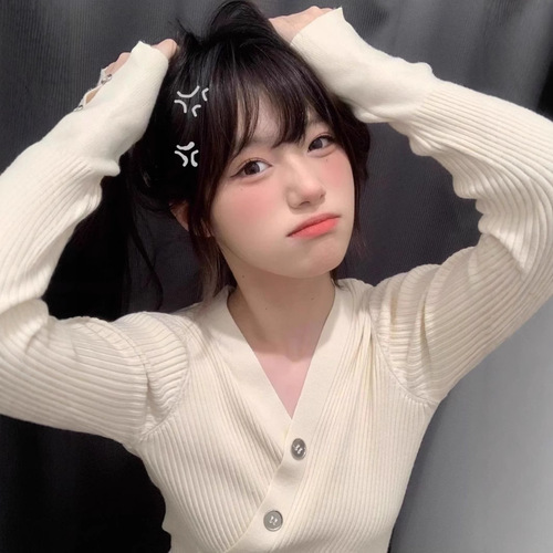 Irregular, effortlessly alluring V-neck sweater with an A4-waist design—slimming, cross-detail, and featuring a split for a tailored, figure-flattering fit. Perfect as a chic, long-sleeved layering piece!