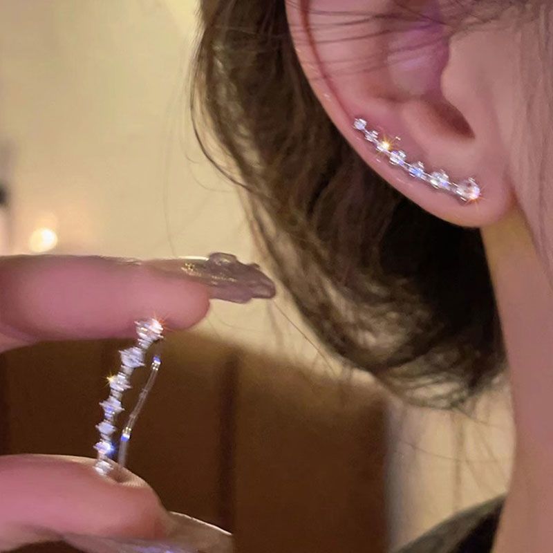 Pendientes de aleación Pendientes de alta calidad de perlas para mujer Pendientes exagerados de temperamento de lujo ligero coreano Pendientes largos con borlas al por mayor