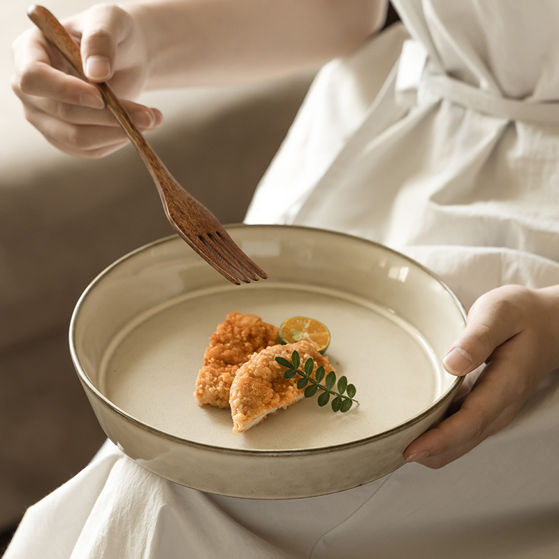 Si te gusta lo retro, no te pierdas el plato de cerámica profunda, el plato de frutas en la sala de estar, la concepción artística de la comida occidental, el plato de verduras para el hogar, el plato de vajilla