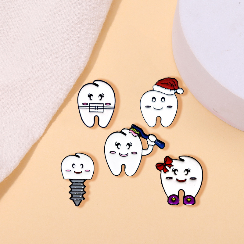 Creative cute brooch