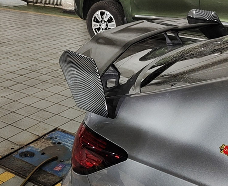 General Motors Punch-Free Large Tail Sedan GT Carbon Fiber High-Foot Spoiler Fixed Wind Tail