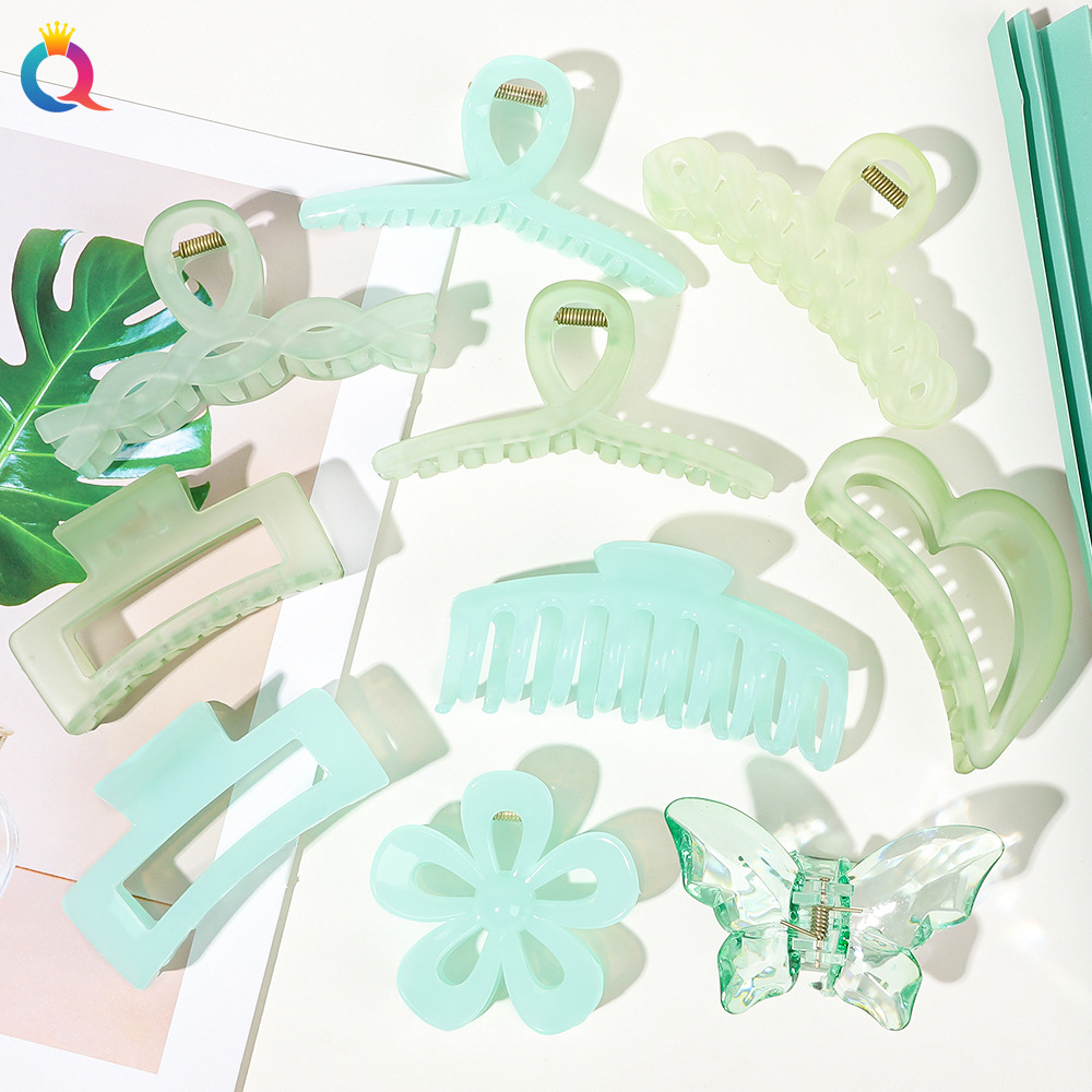Daily Occasion Plastic Material Sweet Heart Shape Flower Butterfly Plastic Hair Claws 1 Piece