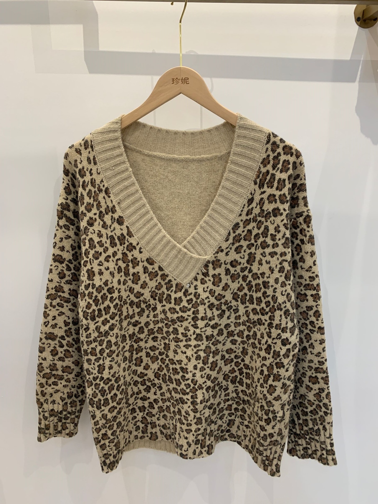 V-Neck Leopard Print Casual Sweater NSPZN105086