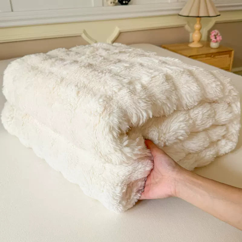 A类轻奢兔毛绒雕花毯子沙发毛毯2025新款双面加绒午睡办公室盖毯
