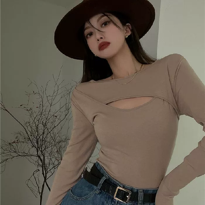 Трансграничный дизайн чувствует полые футболки с длинными рукавами для женской весны и осени горячие девушки сексуальный тонкая тонкая молочная рубашка нижняя рубашка ins