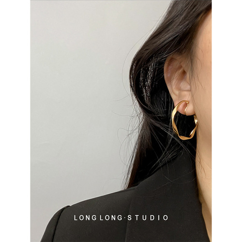 High-end mosquito-repellent coiled ear clips, large hoop earrings without piercings, round earrings, face-showing small ear hoops, temperament for women, summer style