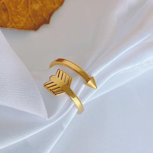 European and American fashion titanium steel ring female niche ins butterfly love cold wind ring 18k gold temperament trendy jewelry