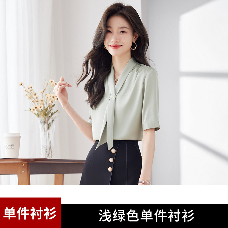 라이트 그린 셔츠