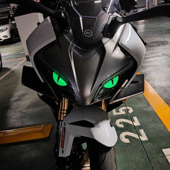 春風250/450SRバイクを適用して、歯のない小さな悪魔の目の立体夜光猫の目のシールを改造する