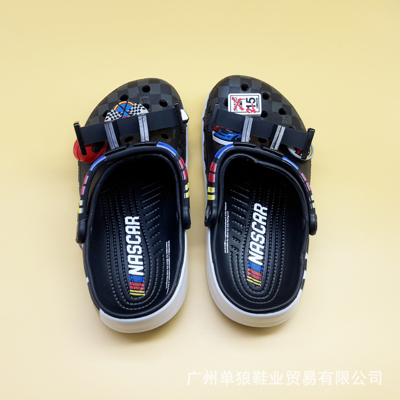 Nuevo cro juguetes de movilización de carreras negro agujero zapatos de playa antideslizante para hombres y mujeres zapatos de cabeza fábrica al por mayor