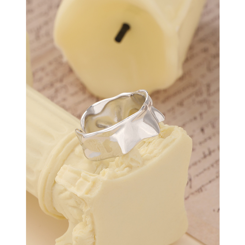 Anillo de apertura irregular de plata esterlina 925 personalidad femenina en un nicho de viento frío ligero lujoso anillo de dedo índice de alto nivel