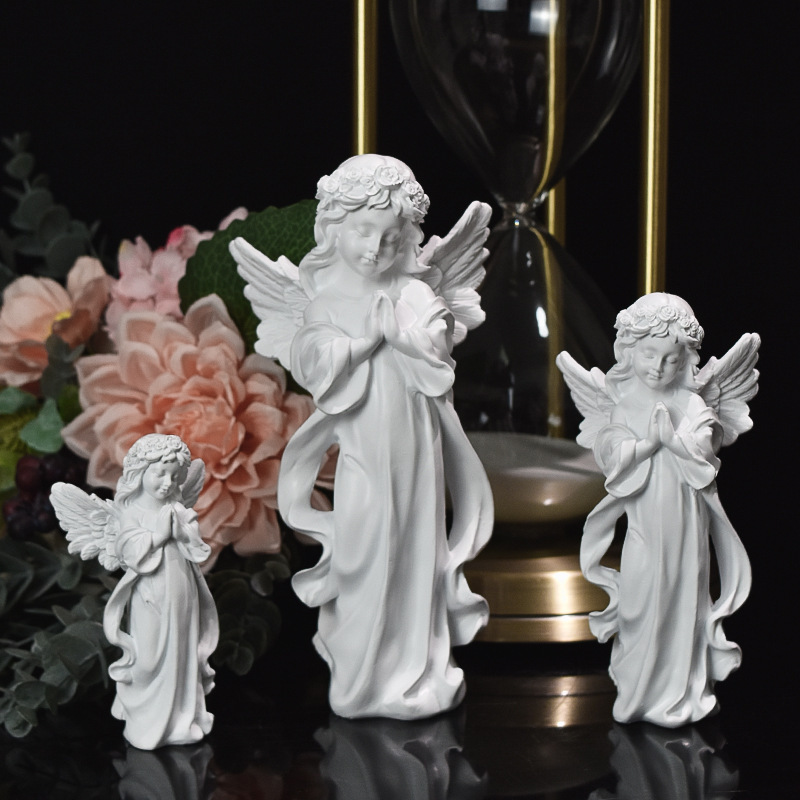 Nordic Girl Praying Angel Sculpture Model Ornament, Simple and Luxurious Office Model Room Decoration Craft