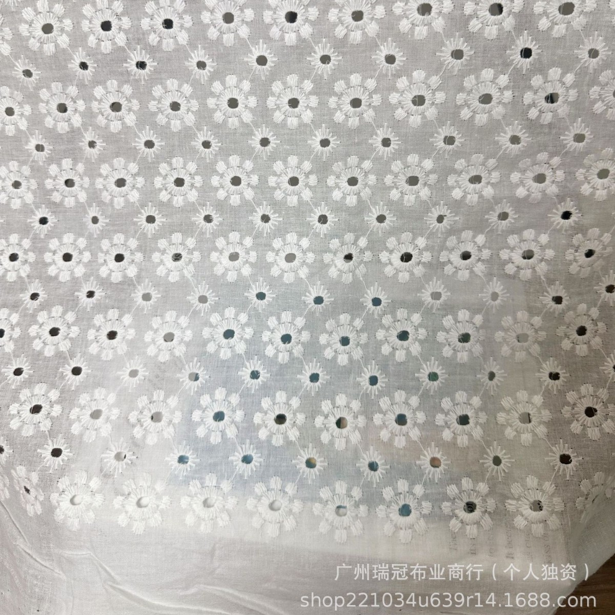 白色纯棉布棉线打孔绣花面料 棉布刺绣童装连衣裙上衣鞋帽镂空布