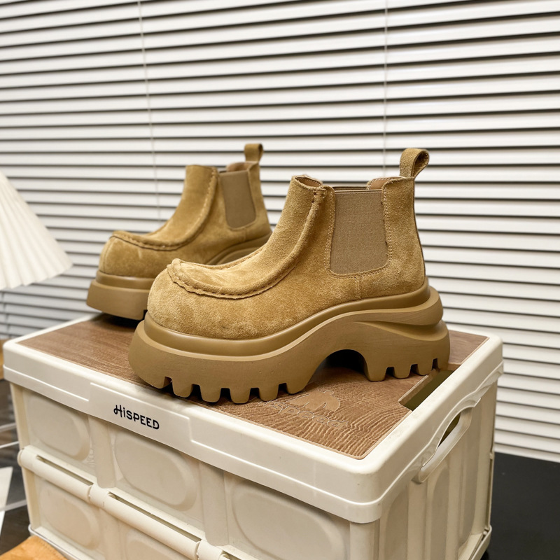 [Fanfuna] 2025 New Autumn and Winter Retro Style Thick-Soled Boots for Women, Lace-Up Flats, Heightening and Slimming Look Short Boots