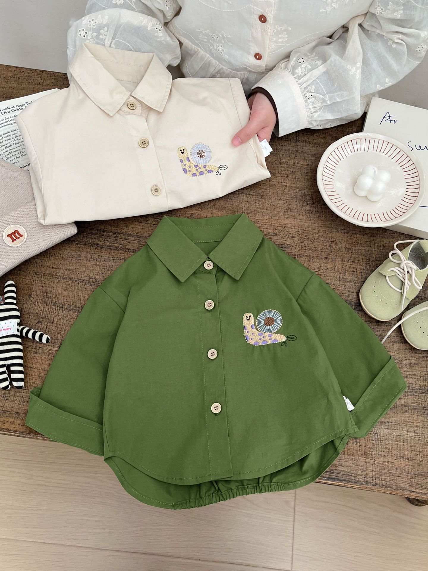 Ropa de bebé coreana 2026 nuevo bebé guapo camisa de algodón puro otoño impresión coreana de camisa de manga larga para niños