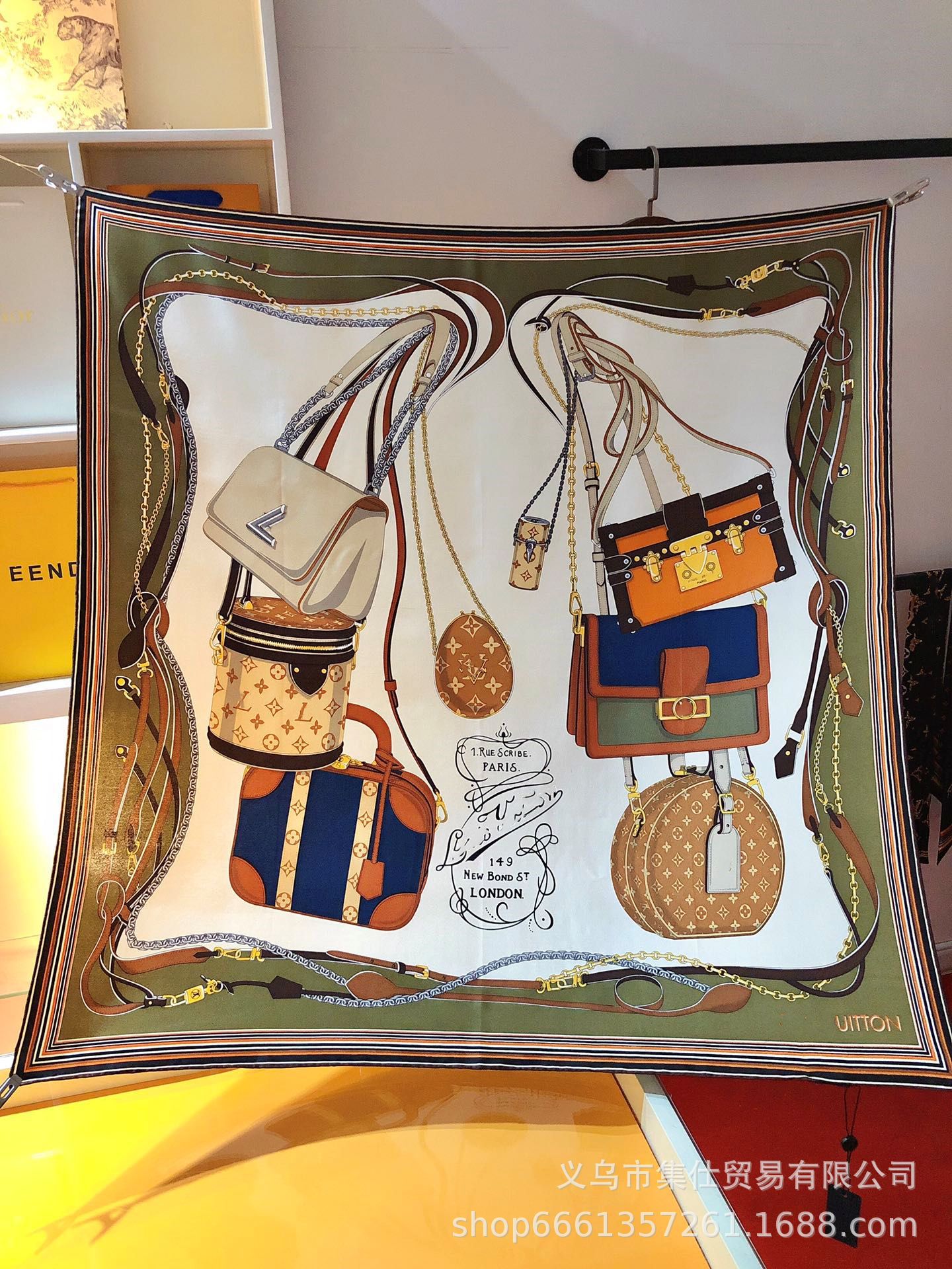 Bufandas de seda de moda europeas y americanas transfronterizas bufandas elegantes de alta calidad lujosas impresión de letras de seda impresión caliente en el extranjero