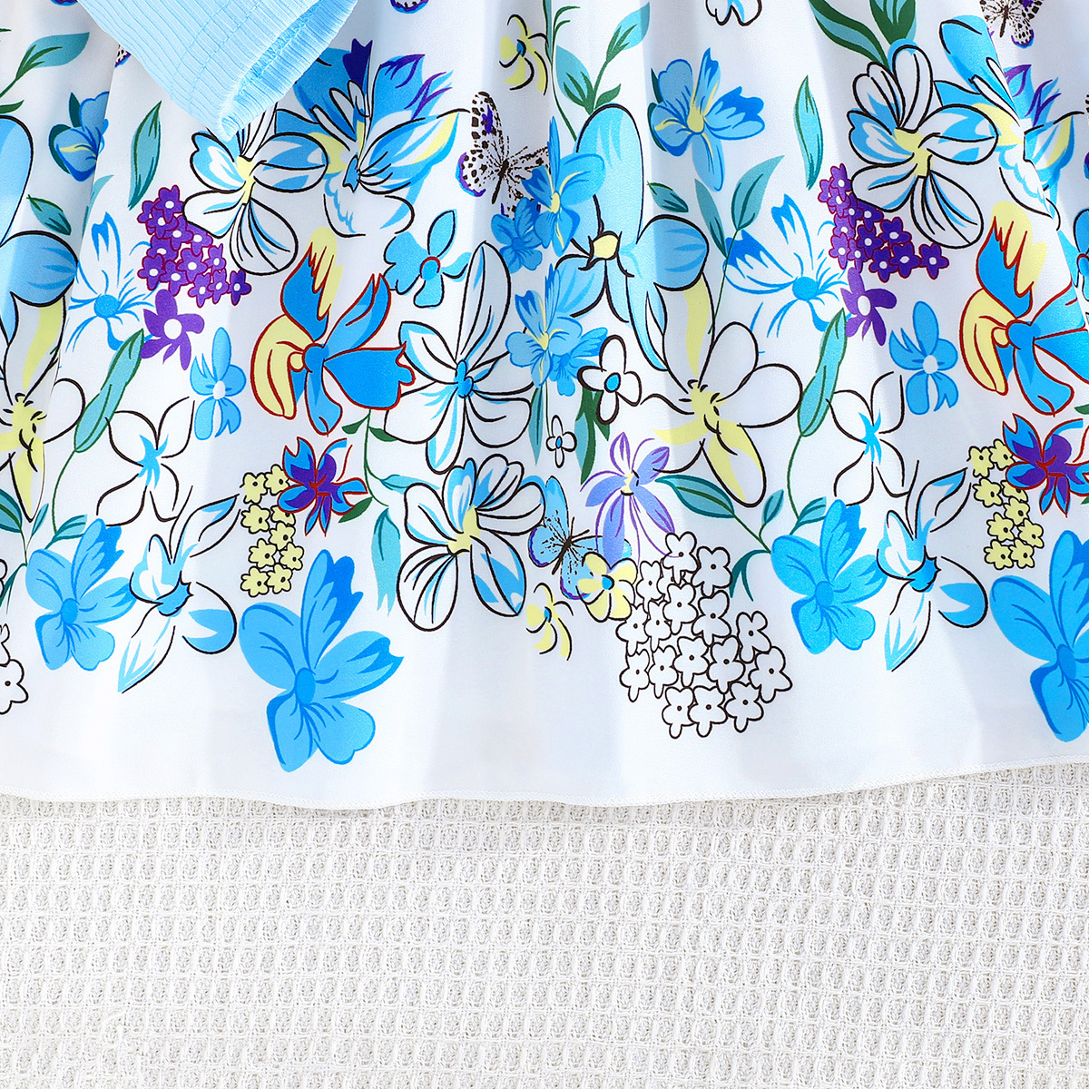 Abito bianco a fiori a maniche lunghe stile blu dolce_voghion.com