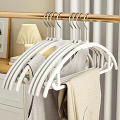 痕の広い肩のハンガーは太くて、家庭用の滑り止めの服の棚のプラスチックは厚くて、大人の掛け棚の寮の学生の服の支えがありません。