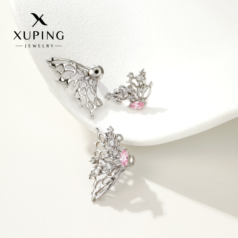 Xuping rosa fantasía metal hueco mariposa pernos de orejas de nicho de alta calidad femenina textura irregular adornos de orejas de aire dulce
