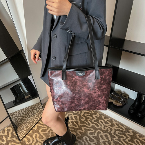 2025 Retro Tote Bag for Women, Spring Style, High-end, Large Capacity, Fashionable, Unique, Commute Crossbody Bag