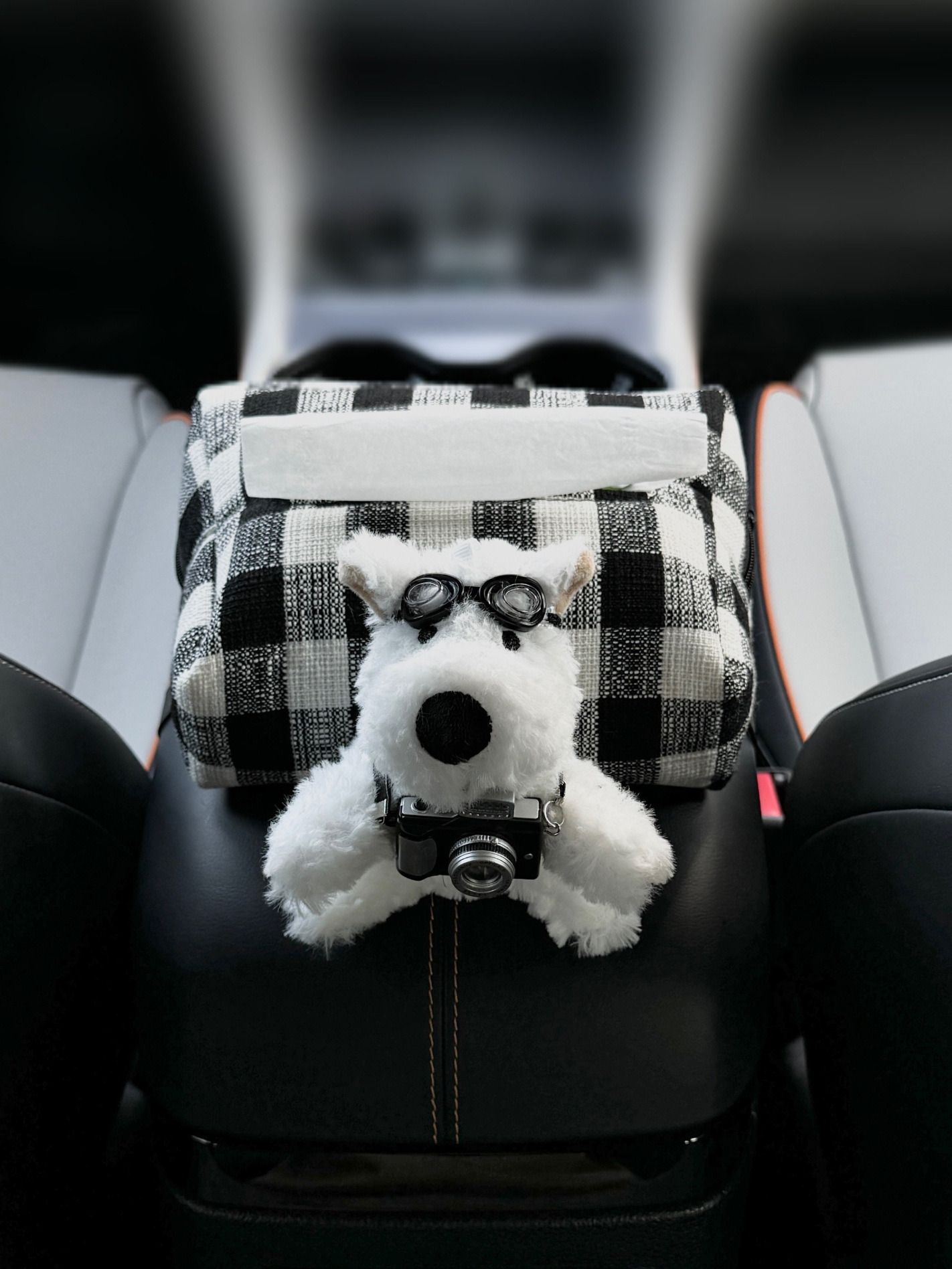 Creative and Cute West Highland Car Tissue Box, Car Interior Doll Armrest Tissue Box, High-End
