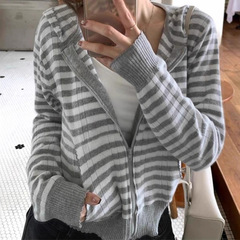 条纹连帽长袖针织衫外套女2025秋季新款韩系显瘦短款开衫上衣chic