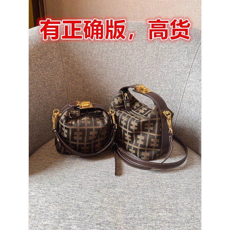 F New Style Old Flower Embroidered Lunch Box Lunch Bag Genuine Leather Handbag Underarm Baguette Women's Bag F New Style Old Flower Embroidered Lunch Box Lunch Bag Genuine Leather Handbag Underarm Baguette Women's Bag