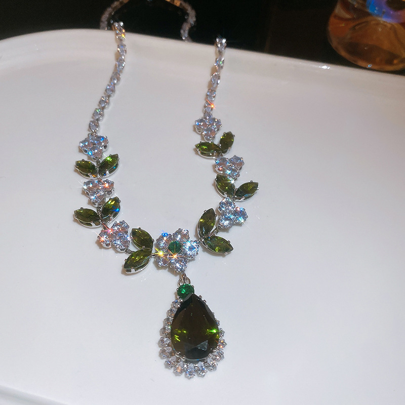 Medieval vintage diamantes goteo pendientes collar ligero lujo nicho cerradura estilo palacio conjunto de joyas exquisitas