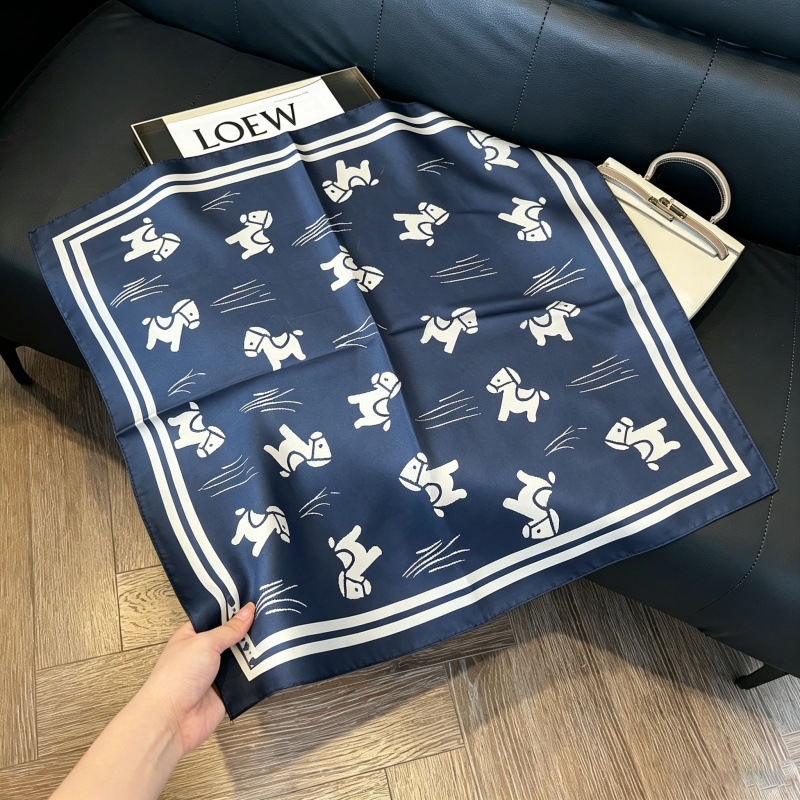 Colección 70*70 nuevo estilo bufanda de seda azul sensación de alta calidad imitación bufanda cuadrada de seda moda todo-fósforo bolsa atada bufanda de pelo