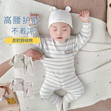 ����Ӥ���·�����װ˯��һ����Ů����������װ�����������