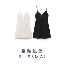 2025夏季新款 欧美风时尚女装  镂空刺绣修身时尚吊带v领吊带