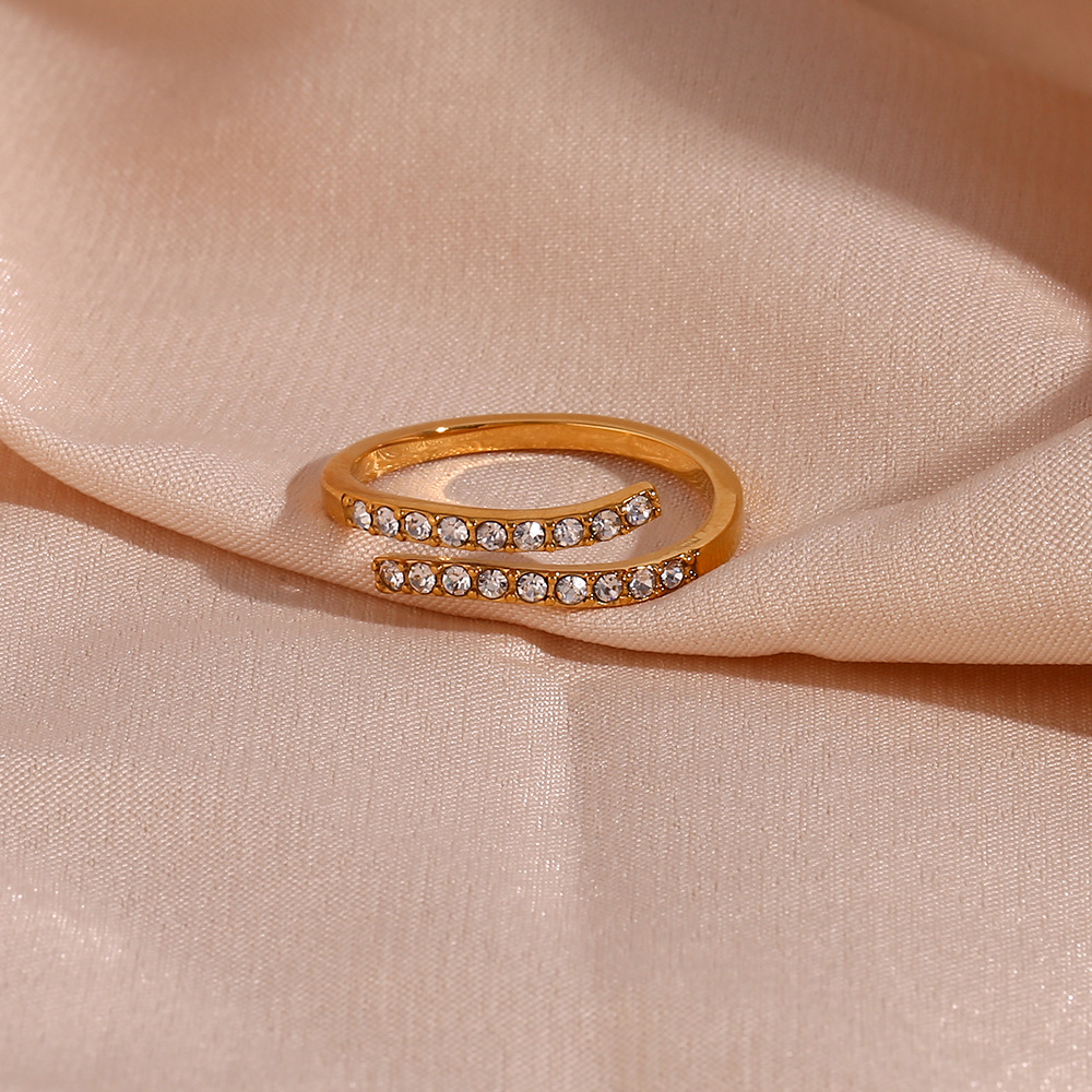 Transparent Zircon Inlaid Ring