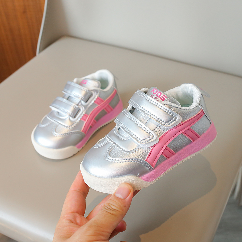 2025 primavera zapatos para bebés antideslizantes zapatos blancos de moda para niños y niñas zapatos de correr suaves para niños y niños zapatos anti-sucio