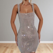 2025秋季新品跨境气质潮流烫钻纯色吊带感露背无袖大方收腰连衣裙