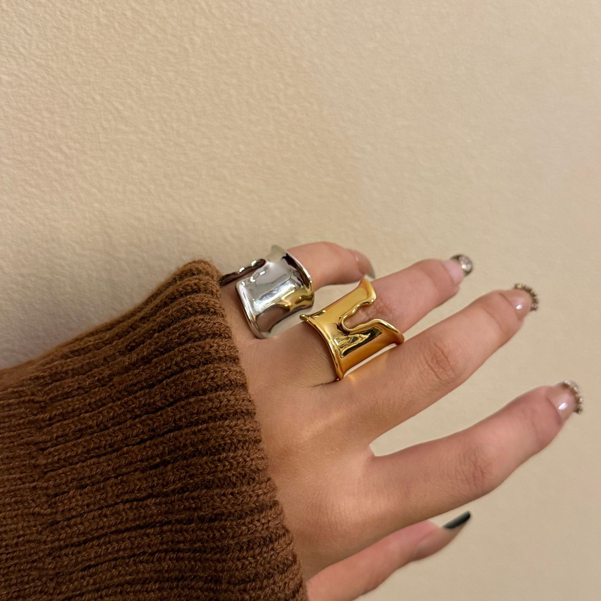 Retro bronze glossy brand ring