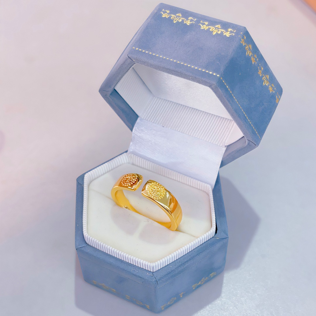 One size glossy ring